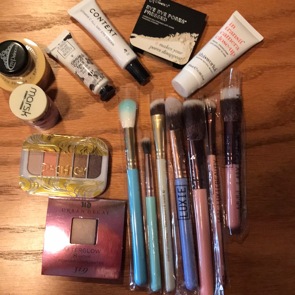 Assorted makeup 17 items total